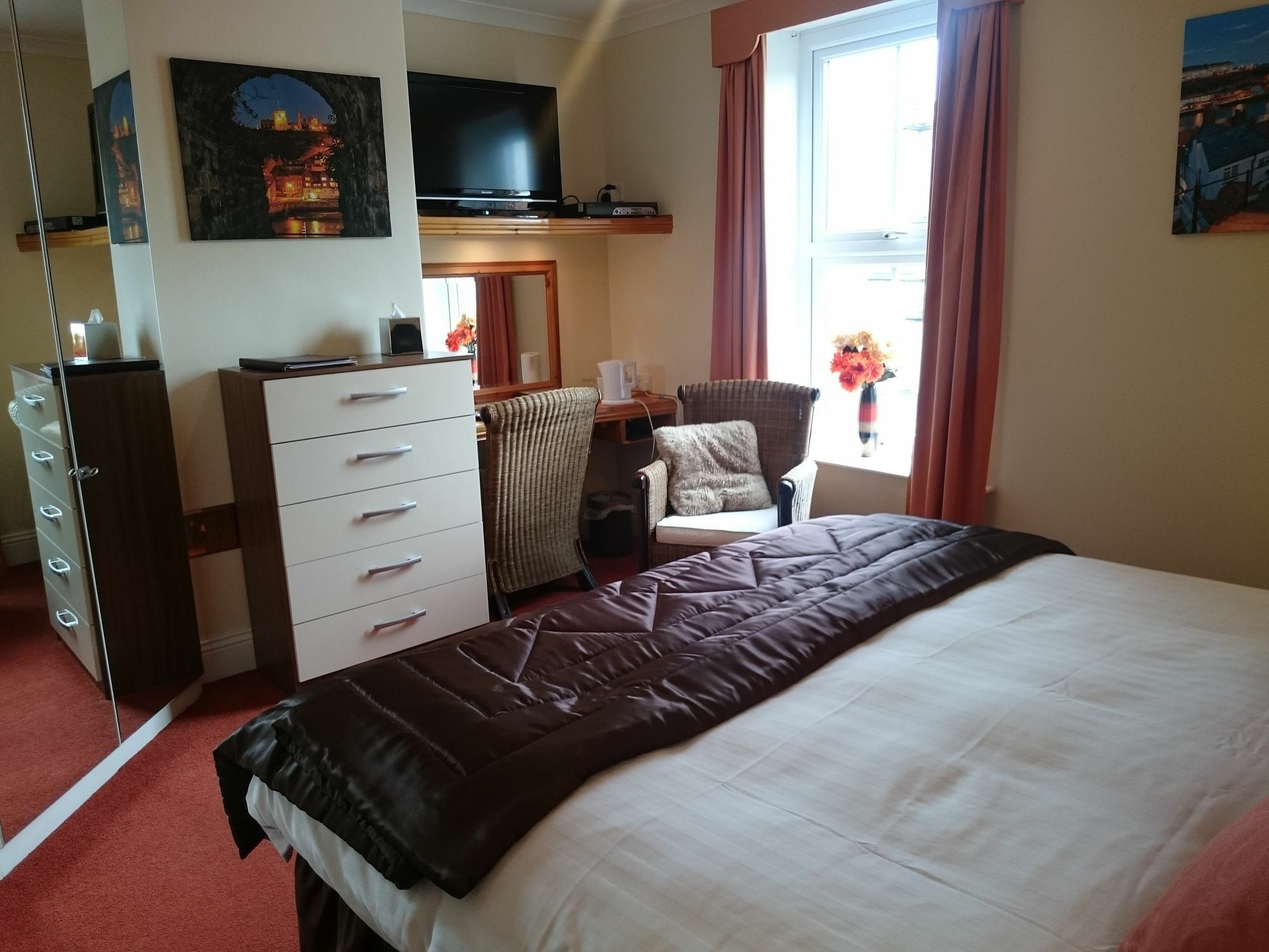 The Lansbury - 3*